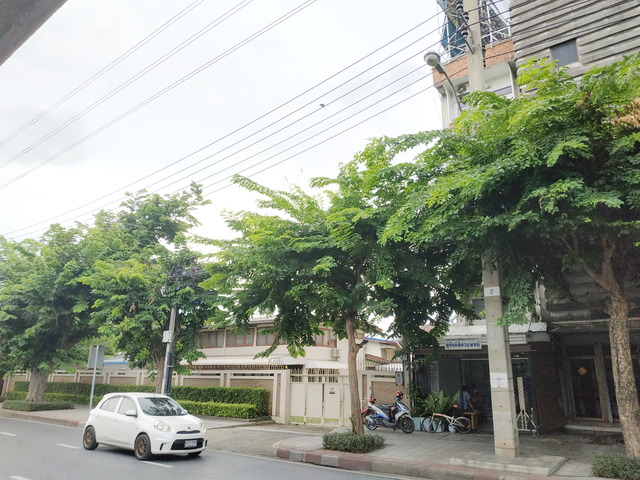 ตึกแถว-อาคารพาณิชย์ ขาย ฝั่งธนใกล้BTS good-for-Airbnb-daily-rentals, เหมาะทำตึกแถวปล่อยเช่ารายวัน Office-and-Airbnb-investment-BangPhlat-BAngkok, อาคารพาณิชย์ทำเลทอง-บางพลัด